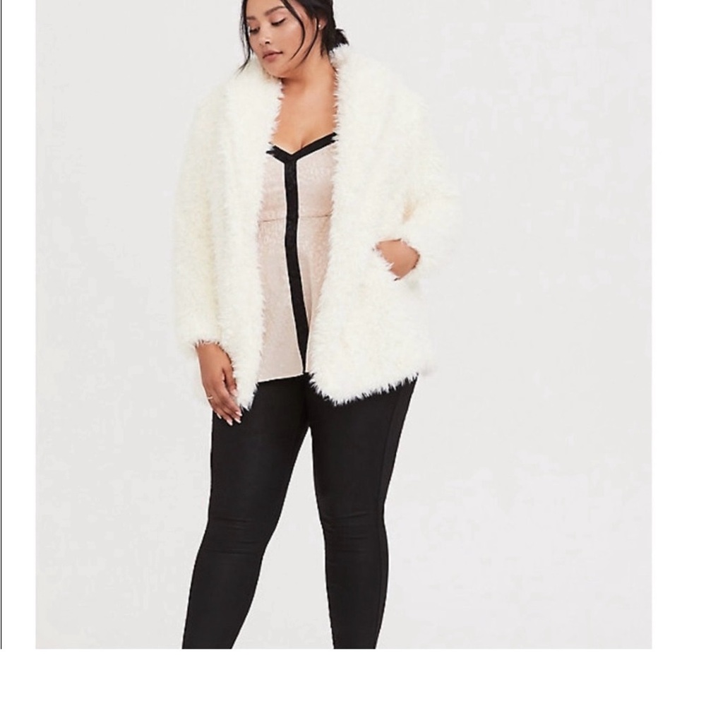 Torrid White Shaggy Faux Fur Jacket size 5 - Picture 2 of 8